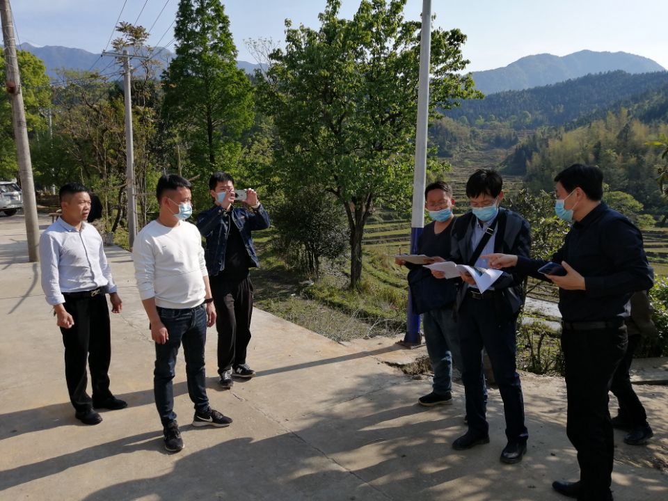 与地方政府共同开展野外调查、选点工作 与地方政府共同开展野外调查、选点工作